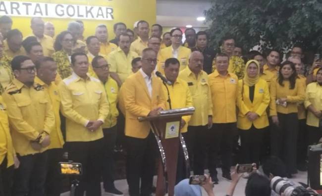 Plt Ketua Umum Partai Golkar Agus Gumiwang di kantor DPP Partai Golkar, Selasa (13/8/2024) (SuarIndonesia/ANTARA/Walda Marison