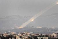Milisi Hizbullah di Lebanon selatan mengklaim telah menembakkan lebih dari 320 roket Katyusha ke 11 pangkalan dan barak militer Israel pada MInggu (25/8/2024). (Foto: AFP/SAMUEL ARANDA)