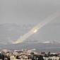 Milisi Hizbullah di Lebanon selatan mengklaim telah menembakkan lebih dari 320 roket Katyusha ke 11 pangkalan dan barak militer Israel pada MInggu (25/8/2024). (Foto: AFP/SAMUEL ARANDA)