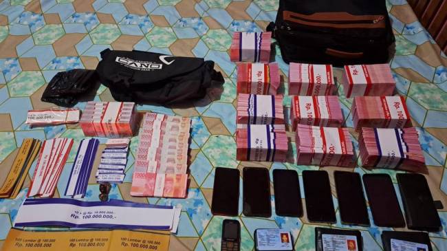 Uang palsu Rp 1,2 miliar disita Bareskrim Polri dari tempat percetakan di Bekasi. (Istimewa)
