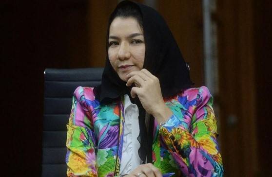 Ketua Dewan Pimpinan Cabang (DPC) Asosiasi Perusahaan Bongkar Muat Indonesia (APBMI) Loies Subono Saminanto menyebut pengusaha batu bara Tan Paulin tidak mengenal mantan Bupati Kutai Kartanegara (Kukar) Rita Widyasari. (SuarIndonesia/ANTARA FOTO/Akbar Nugroho Gumay)
