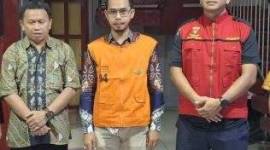 Tersangka MS pada waktu dilakukan penahanan penyidik Kejati Kalsel pada )Jumat (30/8/2024. SuarIndonesia/Ist)