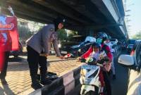 Anggota polwan ini jiga menyelipkan pesan keamanan dan ketertiban masyarakat (Kamtibmas). Senin (2/9/2024) (SuarIndonesia/YI)