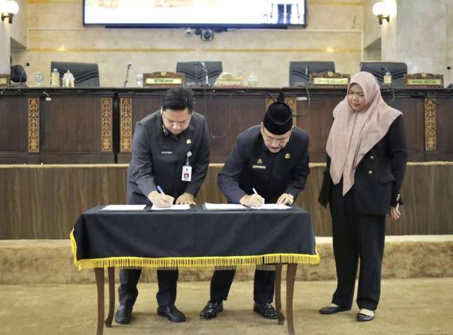Hasil Rapat Paripurna Dewan Perwakilan Rakyat Daerah (DPRD) Provinsi Kalsel, pada Senin (2/9/2024). SuarIndonesia/Ist)
