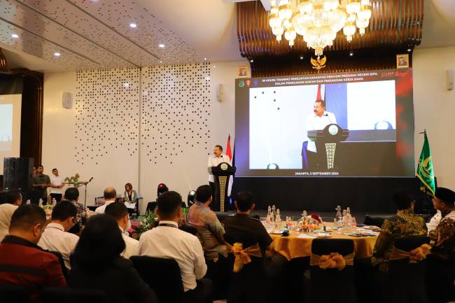 Jaksa Agung,  ST Burhanuddin sekaligus menyampaikan Keynote Speech-nya yang berjudul “Penguatan Peran Jaksa Agung Dalam Pengangkatan dan Pembinaan PPNS, Selasa 3/9/2024. (SuarIndonesia/Ist)