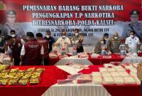 Barang bukti narkoba dimusnahkan Direktorat Reserse Narkoba Polda Kalsel berlangsung di Lobby Mapolda di Banjarbaru, Rabu (4/9/2024). (SuarIndonesia/ZI)