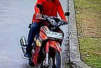 motor korban ketika dibawa p;elaku terekam kamera CCTV. (SuarIndonesia/Ist)