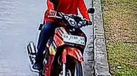 motor korban ketika dibawa p;elaku terekam kamera CCTV. (SuarIndonesia/Ist)