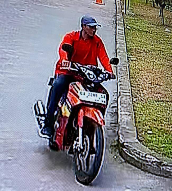 motor korban ketika dibawa p;elaku terekam kamera CCTV. (SuarIndonesia/Ist)