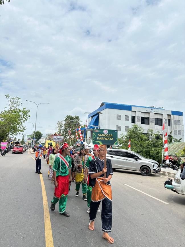 Festival Budaya Banua Sanggam (FBBS) 2024 resmi dibuka.  Dari 4 hingga 7 September 2024  bertempat di Lapangan Martasura, Paringin Kota. (SuarIndonesia/Adv)