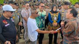 aksi demontrasi di halaman Kantor Gubernur Kalsel Banjarbaru, Jumat (6/9/2024). (SuarIndonesia/RW)