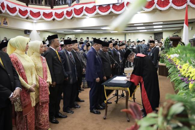 55 Anggota DPRD Provinsi Kalsel terpilih periode 2024 - 2029 resmi dilantik, Senin (9/9/2024) (SuarIndonesia/HM)
