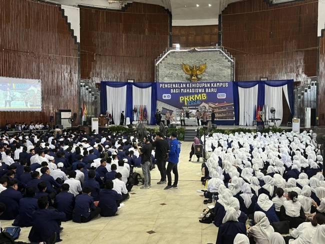 BERAKHIR, Ribuan Mahasiswa UNISKA Banjarmasin Ikuti PKKMB Tahun 2024-2025