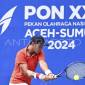 Petenis Kalimantan Selatan Lucky Candra memukul bola ke arah petenis D.I. Yogyakarta Aditya Hari pada babak semifinal tenis beregu putra PON XXI Aceh-Sumut 2024 di Lapangan Tenis Harapan Bangsa, Banda Aceh, Aceh, Jumat (13/9/2024). (SuarIndonesia/ANTARA FOTO/Aprillio Akbar/aww