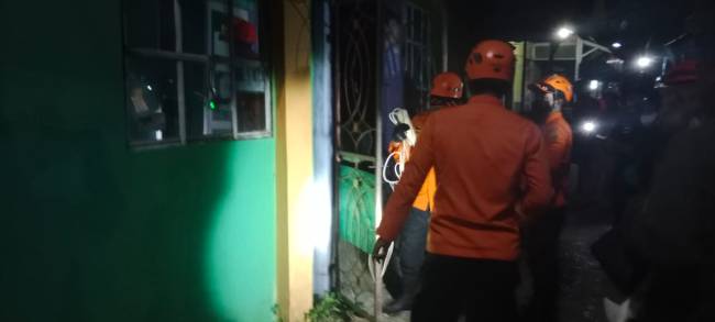 ebuah tempat kost putri terletak di Jalan S. Parman Gamg Kafilah RT 23 RW 05 Banjarmasin Tengah, bergetar dan retak,, Sabtu (14/9/2024) malam. (SuarIndonesia/DO)