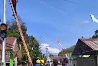 Penyelesaian target pemasangan 2403 unit penerangan jalan, 22 unit lampu solar cell, 40 unit traffic warning light dan 50 unit rambu serta perlengkapan jalan (SuarIndonesia/Adv)