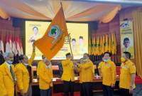 Pada waktu Serah terima Panji Golkar dari Sekretaris DPD Partai Golkar Kalsel H Supian HK atas nama Ketuanya H Sahbirin Noor kepada Ketua DPD Partai Golkar Kabupaten Kotabaru Sayed Jafar Alydrus di Banjarmasin, Senin, 15 Februari 2021. (
SuarIndonesia/Repro)