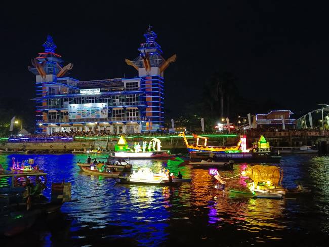 Sebanyak 38 perserta ikuti jukung tanglong di Sungai Martapura, Rabu (9/2024) (SuarIndonesia/SU)