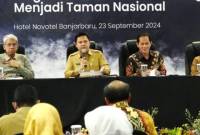 Rapat Persiapan Kajian Kebijakan Pengelolaan Pegunungan Meratus Dalam Rangka Usulan Perubahan Fungsi Menjadi Taman Nasional di Novotel Banjarbaru, Senin (23/9/2024) (SuarIndonesia/Adv)