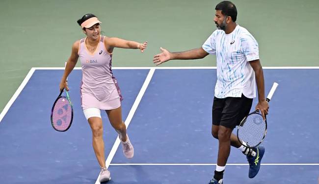 Petenis terbaik Indonesia, Aldila Sutjiadi yang berpasangan dengan petenis India, Rohan Bopanna sukses menembus babak semifinal nomor ganda campuran turnamen tenis Grand Slam US Open 2024 usai menaklukkan unggulan keempat yang berstatus juara Grand Slam yang juga peraih medali emas Olimpiade, Barbora Krejcikova/Matthew Ebden pada babak perempat final di court 5 USTA Billie Jean King National Tennis Center, New York City, Amerika Serikat, Selasa (3/9/2024) dini hari WIB. (Athletica Company/Chryslene Caillaud)