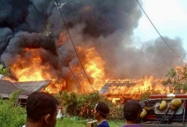 Kebakaran  di Kelurahan Alalak Tengah Kecamatan Banjarmasin Utara, , Senin (23/9/2024). (SuarIndonesia/ANTARA/HO-Pemadam Kebakaran Banjarmasin)