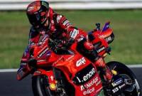 Pembalap Ducati Lenovo Francesco Bagnaia memacu kecepatan saat sesi kualifikasi di Pertamina Mandalika International Street Circuit, Lombok
Tengah, NTB, Sabtu (28/9/2024). Foto: Instagram @pecco63