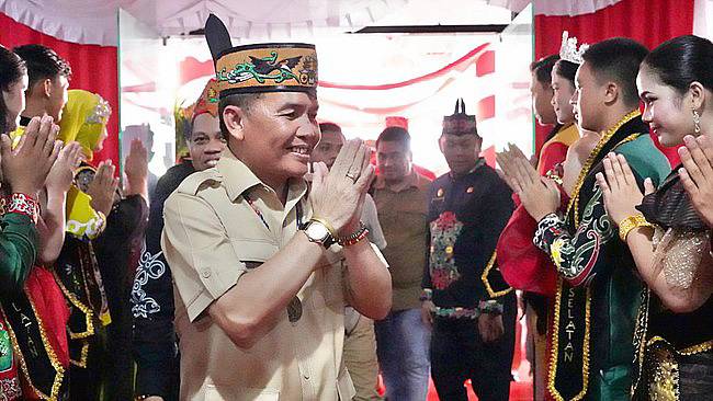 Hasil survei terbaru Poltracking Indonesia mencatat elektabilitas pasangan calon gubernur dan wakil gubernur Agustiar Sabran-Edy Pratowo unggul dari tiga pasangan calon lainnya di Pilgub Kalimantan Tengah 2024. (Foto: Istimewa)