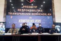 


Dirtipidsiber Bareskrim Polri Brigjen Himawan Bayu Aji dalam konferensi pers di Mabes Polri. (detikcom/Kurniawan Fadilah)