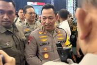 Kapolri Jenderal Pol Listyo Sigit Prabowo (tengah) saat memberikan keterangan di kompleks parlemen, Senayan, Jakarta, Rabu (25/9/2024). (ANTARA/Rio Feisal)