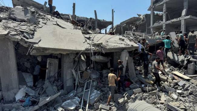 
Kehancuran di area Khan Younis, Gaza bagian selatan, akibat pertempuran antara militer Israel dan kelompok Hamas. (REUTERS/Mohammed Salem/File Photo Purchase Licensing Rights)