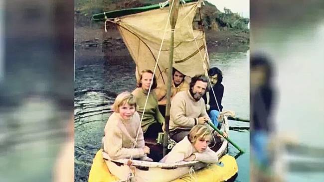 Keluarga Douglas Robertson bertahan hidup dengan perahu fiberglass kecil, yang kini dipajang di National Maritime Museum di Cornwall, Inggris.