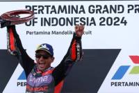 Pembalap Prima Pramac Racing Jorge Martin merayakan kemenangannya di podium setelah memenangi Grand Prix Indonesia di Pertamina Mandalika International Street Circuit, Lombok Tengah, NTB, Minggu (29/9/2024). (REUTERS/Ajeng Dinar Ulfiana)