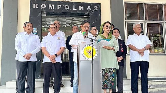 
Panitia seleksi anggota Komisi Kepolisian Nasional (Pansel Kompolnas) mengumumkan hasil seleksi tes asesmen. (detikcom/Ondang)