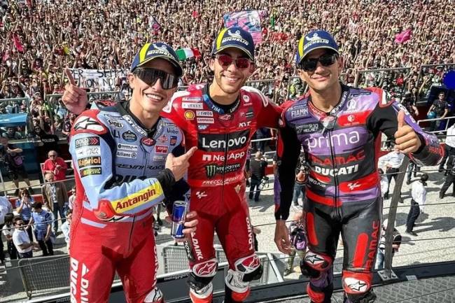 (ki-ka) Marc Marquez, Enea Bastianini, dan Jorge martin di podium usai selesaikan balapan seri MotoGP Emilia Romagna, Minggu (22/9/2024).