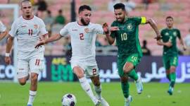 Penyerang sayap kiri Arab Saudi Salem Al Dawsari kesulitan menciptakan peluang gol pada babak pertama. Akan tetapi menjelan turun minum, Arab Saudi menyamakan skor jadi 1-1 lewat gol Musab Al Juwayr. (REUTERS/Stringer)