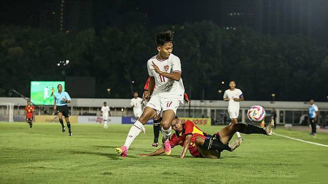 Raven membawa tim asuhan Indra Sjafri unggul 1-0 lewat aksinya memanfaatkan bola muntah hasil upaya pertamanya yang sempat gagal. (detikcom/Rifkianto Nugroho)