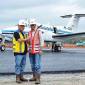 


Menteri Perhubungan Budi Karya Sumadi (kanan) bersama Menteri Pekerjaan Umum dan Perumahan Rakyat (PUPR) Basuki Hadimuljono (kiri) usai menyaksikan uji coba landasan pacu Bandara VVIP IKN di Kalimantan Timur. (ANTARA/HO-Humas Kemenhub)