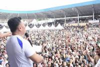 Gubernur Kalteng Sugianto Sabran bersama masyarakat dalam Jalan Sehat Berkah di Muara Teweh Kabupaten Barito Utara, Minggu (13/10/2024). (ANTARA/HO-Biro Adpim Pemprov Kalteng)