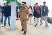 Gubernur Kalteng Sugianto Sabran meninjau perkembangan pembangunan pabrik pakan di wilayah Parenggean Kabupaten Kotawaringin Timur (16/10/2024). (ANTARA/HO-Diskominfosantik Kalteng)
