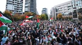 Hampir 32 ribu orang turun ke jalan di ibu kota Belgia, Brussels, pada Minggu (20/10/2024) lalu menuntut gencatan senjata segera di Gaza dan Lebanon. (anews.com.tr)