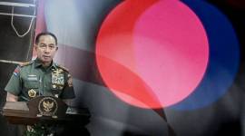 Panglima TNI Jenderal TNI Agus Subiyanto menyampaikan sambutan saat acara penandatanganan nota kesepahaman (MoU) Komnas HAM dengan TNI di Kantor Komnas HAM, Jakarta, Senin (28/10/2024). Nota kesepahaman tersebut terkait dengan pemajuan dan perlindungan HAM di lingkungan TNI. (ANTARA FOTO/Fauzan)
