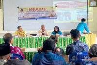 Sejumlah masyarakat mengikuti kegiatan sosialisasi Dinas Sosial Provinsi Kalimantan Selatan terkait pengawasan undian gratis berhadiah, serta pengumpulan uang dan barang di Banjarmasin, Rabu (16/10/2024). (ANTARA/HO-Dinsos Kalsel)
