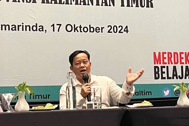 Direktur Pelayanan Dasar Otorita IKN Suwito saat menghadiri Apresiasi Pembinaan Lembaga Pengutamaan Bahasa Negara pada Ruang Publik dan Dokumen Lembaga yang digelar Kantor Bahasa Kaltim di Samarinda, Kamis (17/10/2024). (ANTARA/Ahmad Rifandi)