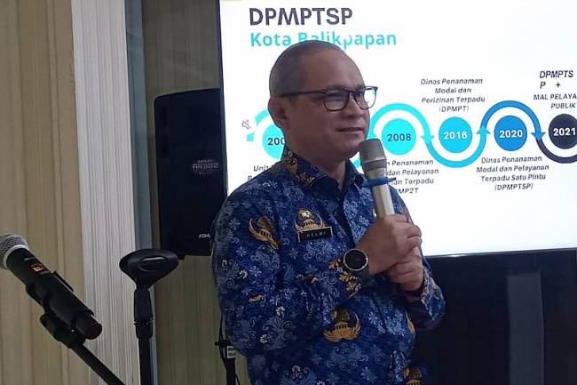 Kepala Dinas PMPTSPnKota Balikpapan, Provinsi Kalimantan Timur, Hasbullah Helmi. (ANTARA/Muhammad Solih Januar)
