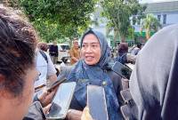 Plh Kadispora Kaltim Sri Wartini saat diwawancara usai upacara Hari Sumpah Pemuda di Komplek GOR Kadrie Oening Sempaja, Samarinda, Senin (28/10/2024). (ANTARA/Ahmad Rifandi)