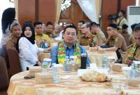 Wali Kota Banjarmasin H Ibnu Sina saat menghadiri kegiatan deklarasi seluruh kabupaten/kota di Provinsi Kalsel komitmen stop BAB sembarangan di Mahligai Pancasila Banjarmasin, Selasa (22/10/2024). (ANTARA/HO-Humas Pemkot Banjarmasin)