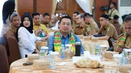 Wali Kota Banjarmasin H Ibnu Sina saat menghadiri kegiatan deklarasi seluruh kabupaten/kota di Provinsi Kalsel komitmen stop BAB sembarangan di Mahligai Pancasila Banjarmasin, Selasa (22/10/2024). (ANTARA/HO-Humas Pemkot Banjarmasin)