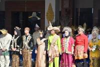 Upacara Hari Sumpah Pemuda ke-96 tahun 2024 yang dilaksanakan Pemerintah Kota Banjarmasin, Kalimantan Selatan diwarnai peserta yang berpakaian adat Nusantara di Halaman Balaikota Banjarmasin, Senin (28/10/2024). (ANTARA/HO-Humas Pemkot Banjarmasin)