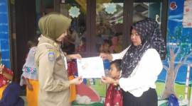 Anggota Satpol PP Balangan saat sosialisasi inovasi La-Lisa kepada masyarakat. (Foto:Mc.Balangan)