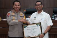 Polda Kalsel dan Polres Jajaran mendapatkan penghargaan atas prestasi dan kinerja dalam pengelolaan keuangan negara. *SuarIndonesia/Ist)